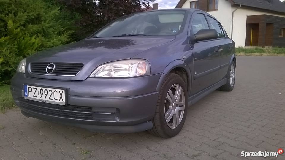 Opel Astra 14 l benzyna 2006 r niski przebieg aluminiowe felgi wielkopolskie Przeźmierowo