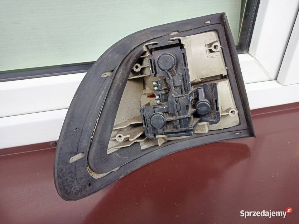 Opel Omega B sedan lampa tył tylna prawa w łódzkie Sieradz sprzedam
