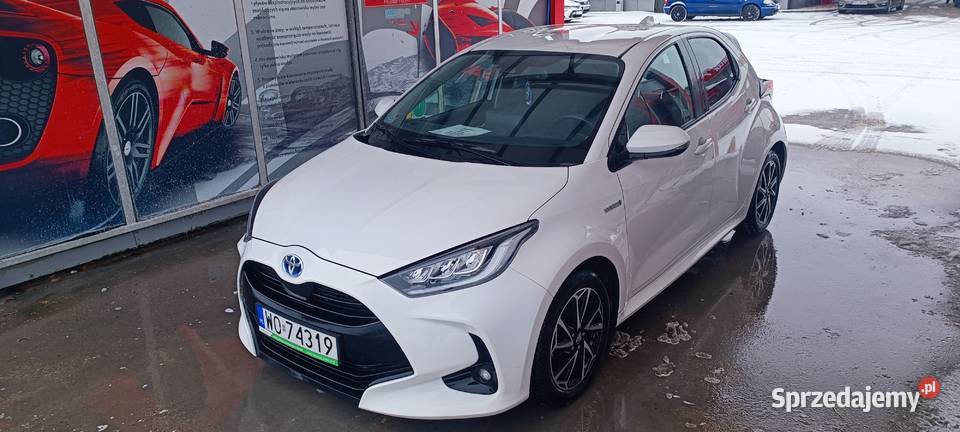 Toyota Yaris Hybrid 15 Comfort z 2021 Przebieg 33750km
