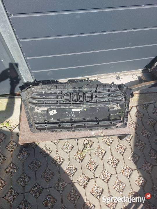AUDI A4 B9 S LINE 8W GRILL CHROM ATRAPA pomorskie