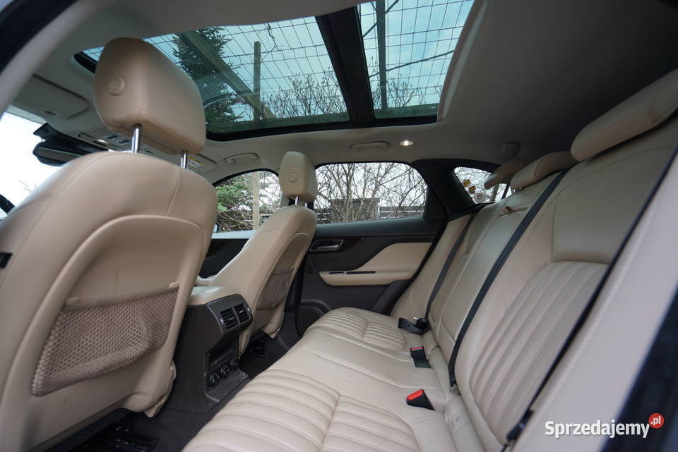 Jaguar FPace 2016 z salonu polskiego uszkodzony Warszawa