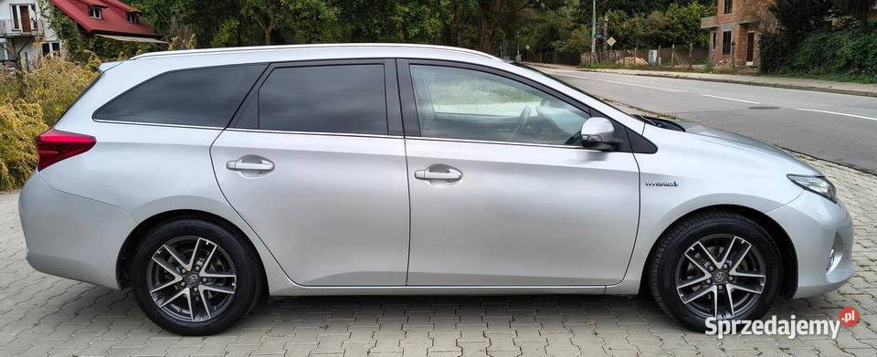 Toyota Auris II 18 Hybrid z LPG 15100 Zadbane i Warszawa sprzedam