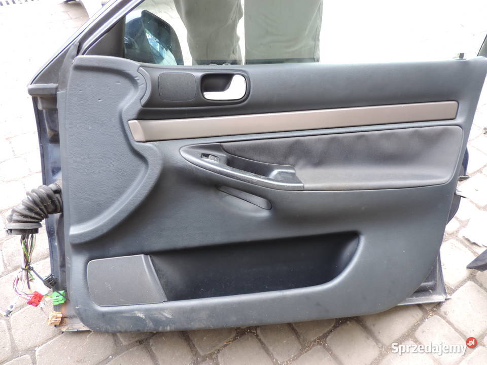 AUDI A4 B5 FL KOMBI DRZWI PRAWE PRZEDNIE LY5K Rok produkcji 2001