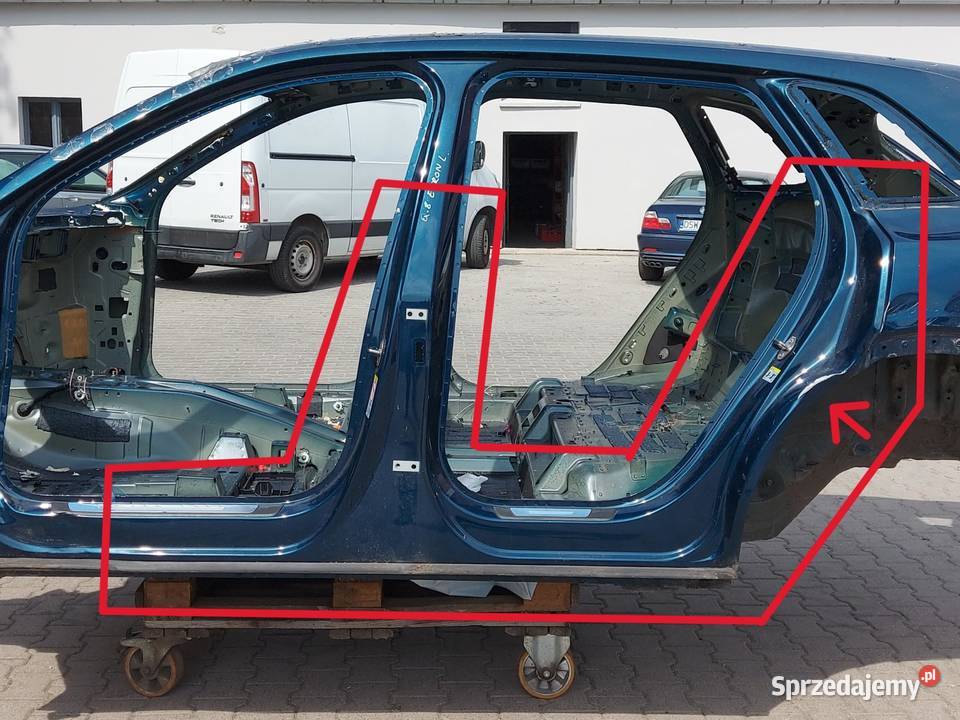 Audi Q8 ETRON próg lewy słupek środkowy poszycie
