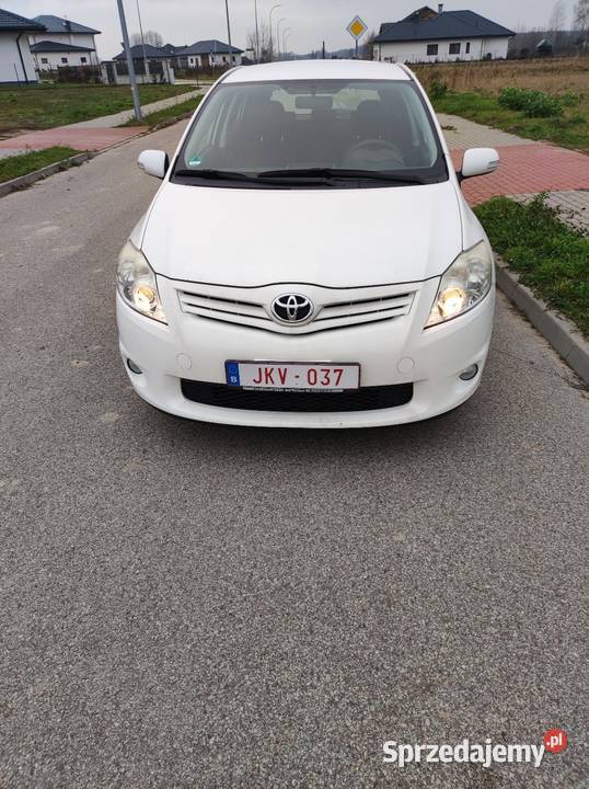 Toyota Auris 16 132 benzyna 2011 Wysokie Mazowieckie