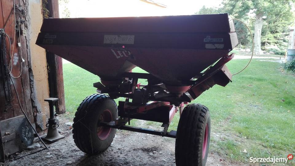 Rozsiewacz do nawozow ciagany lely 1200l
