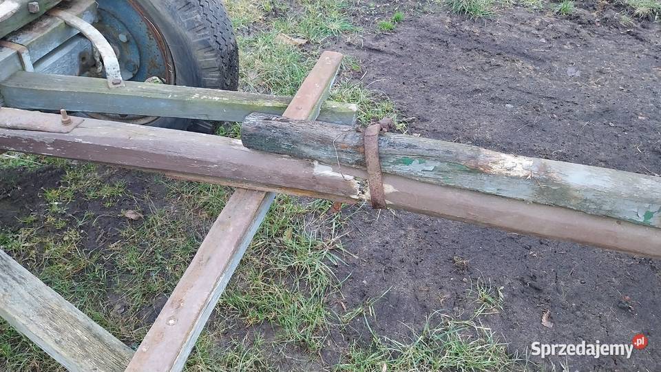 Wóz do ciągnika uszkodzony