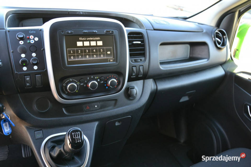 Renault Trafic 20 dci 130 ambulans karetka nosze Kęty