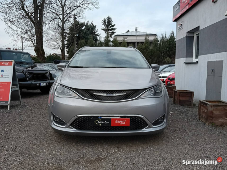 Chrysler Pacifica nieuszkodzony Pacifica Janów Lubelski