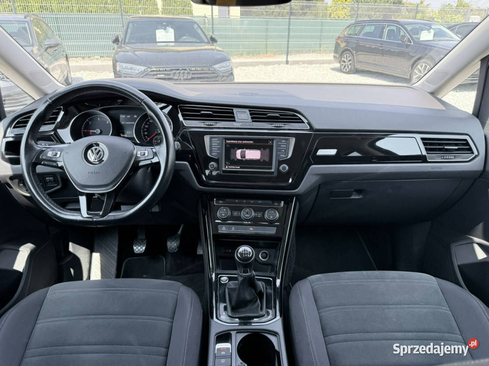 Volkswagen Touran 16TDI 110 2016r Highline ACC isofix Wrocław