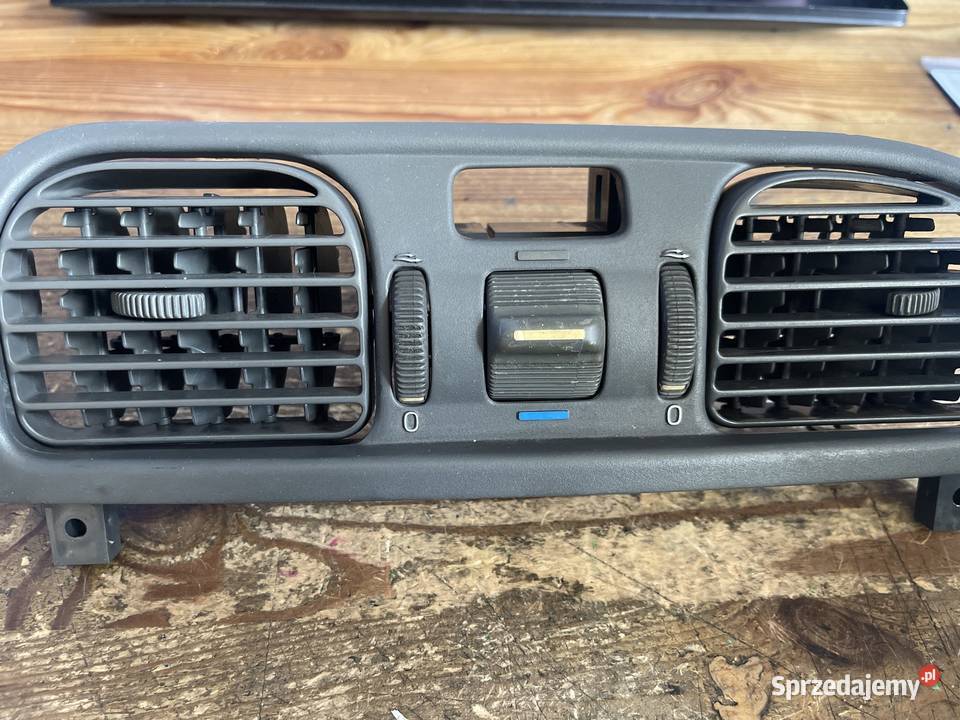 Kratka nawiewu VOLVO V40 30801848