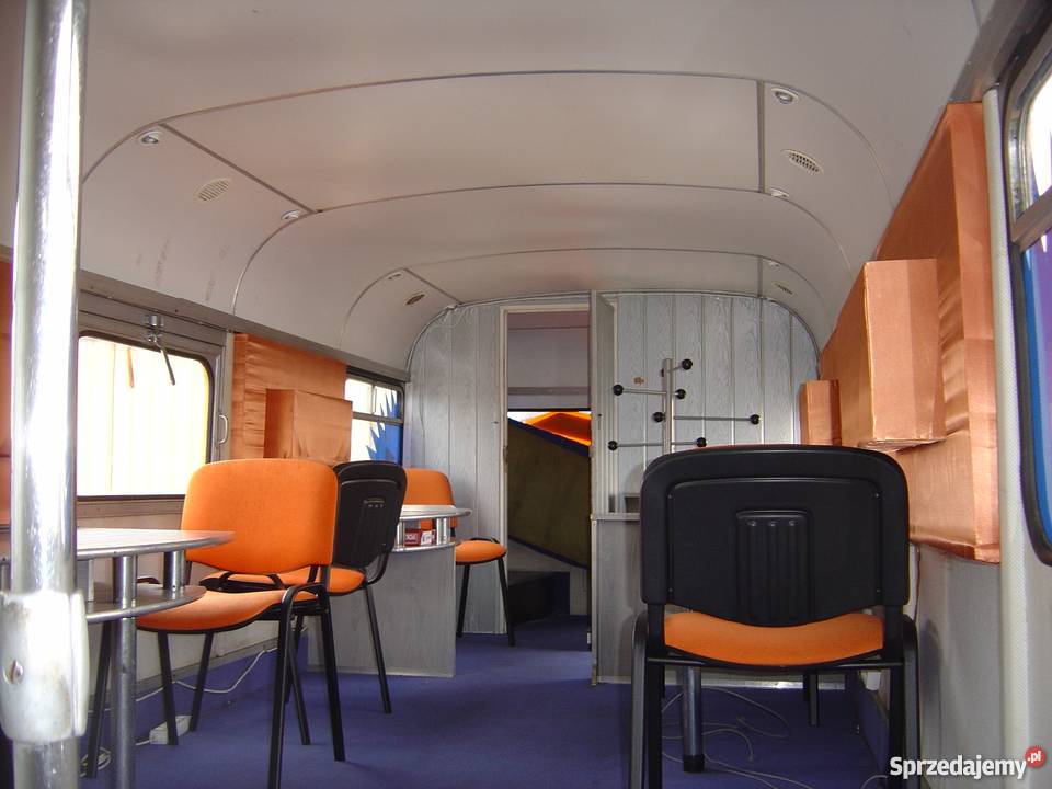 Zabytkowy piętrowy autobus promocyjny BRISTOL