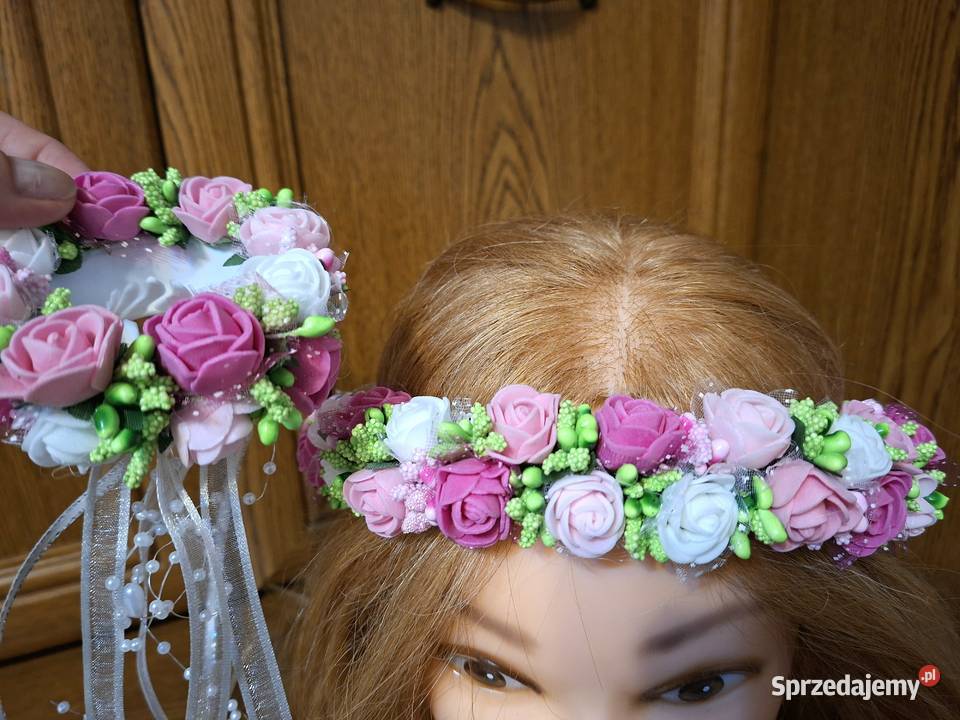 Wianek komunijny żywy z ozdobą świecy Borów