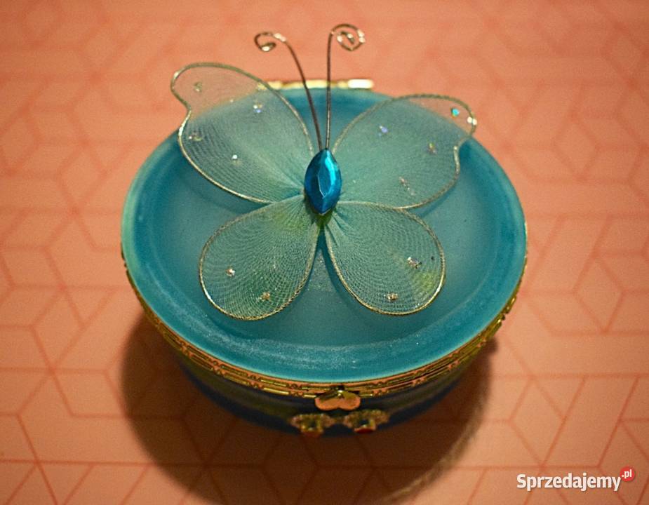 Szkatułka na biżuterię z masywnego szkła w Chełmno