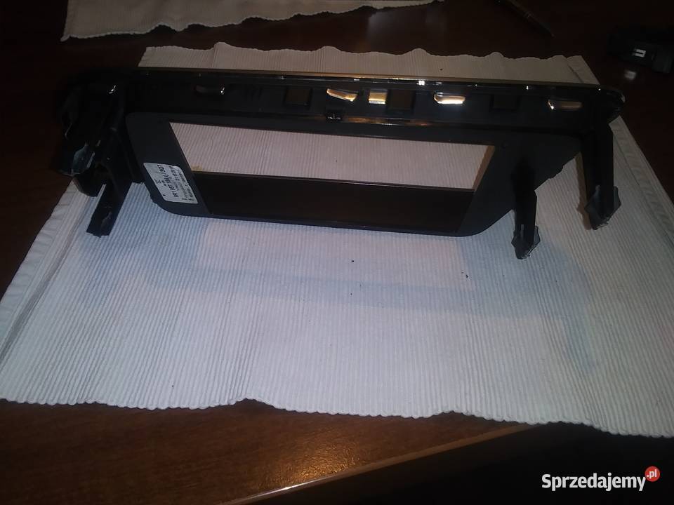 8R1 857 186 N RAMKA MASKOWNICA Lubin sprzedam