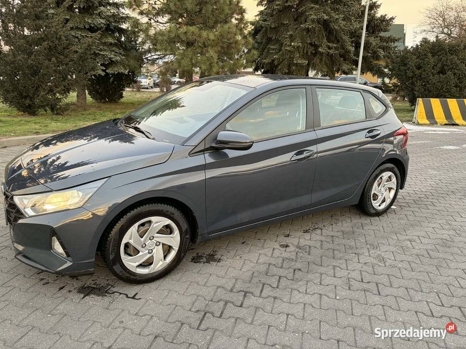 Samochód osobowy kupiony w polskim salonie