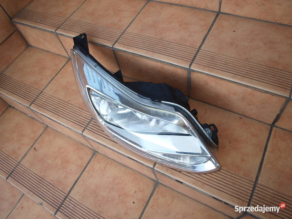Ford Focus Mk3 lampa prawa przód zwykła 2011 sprzedam