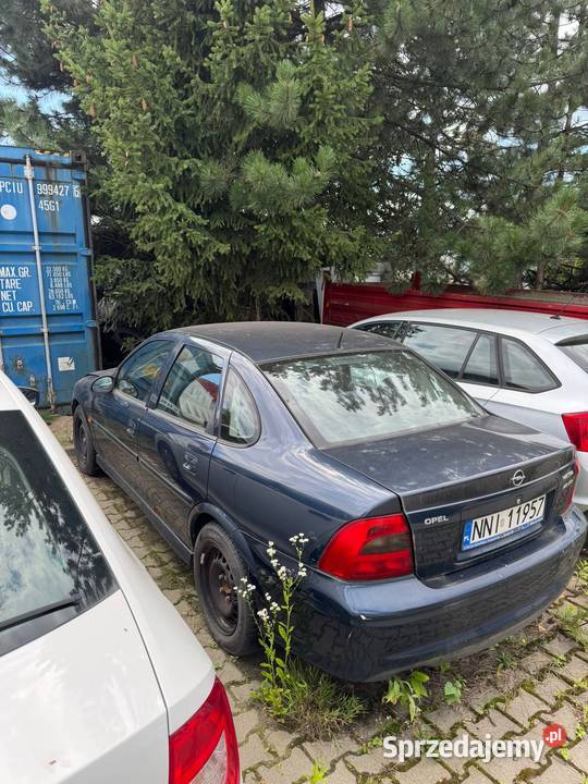 Syndyk sprzeda Opel Vectra uszkodzony