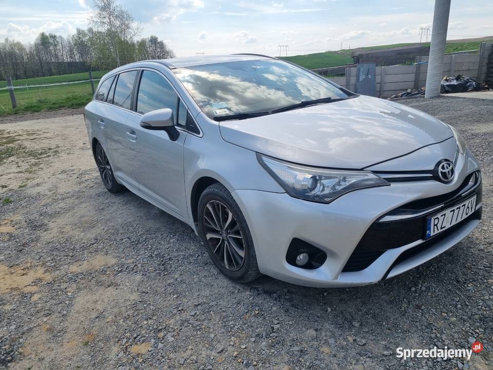 Toyota Avensis Kombi 20 d4d Salon Polska t29 gniazdo AUX Avensis Giedlarowa