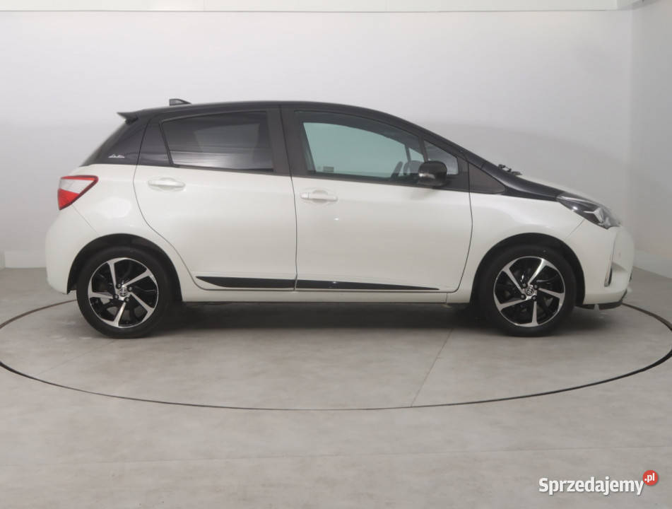 Toyota Yaris 15 Dual VVTi pełny VAT Bielany Wrocławskie sprzedam