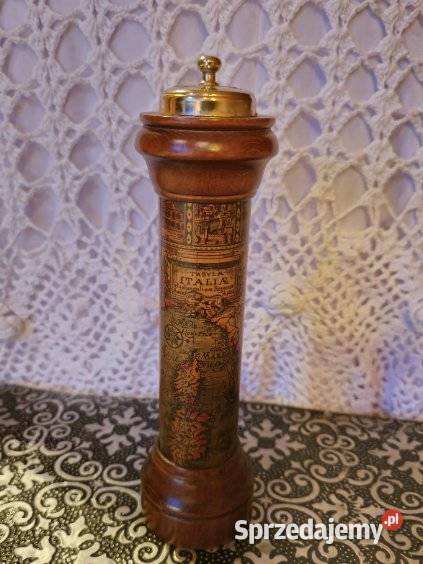 Drewniana zabytkowa solniczka Jugów