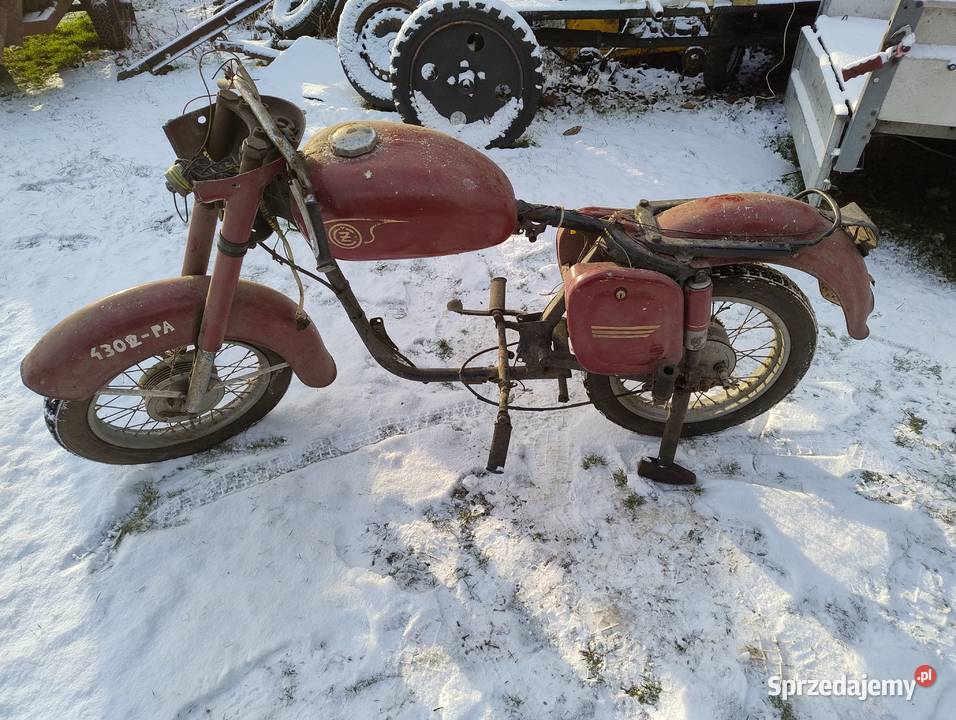 Cezeta jawa Przyłogi