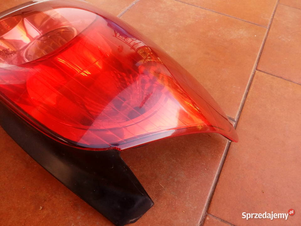Lampa lewy tył kombi Toyota Avensis t27 lewe Połaniec