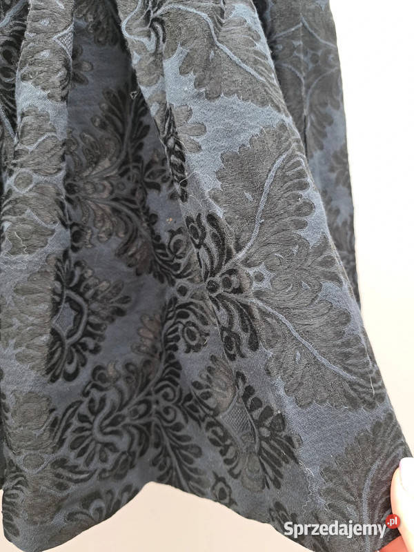 Elegancka spódnica z żakardowym wzorem Czarna z Trąbki Wielkie