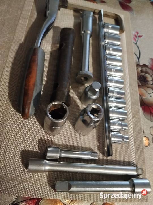 Zestaw kluczy nasadowych i inne Jawor