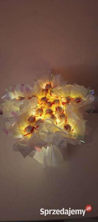 Bukiet świąteczny w kształcie gwiazdy Raffaello Wrocław