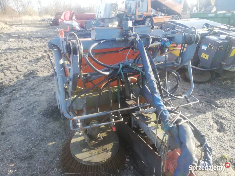 Zamiatarka ciągnionazamiatanie nieuszkodzony Starogard Gdański