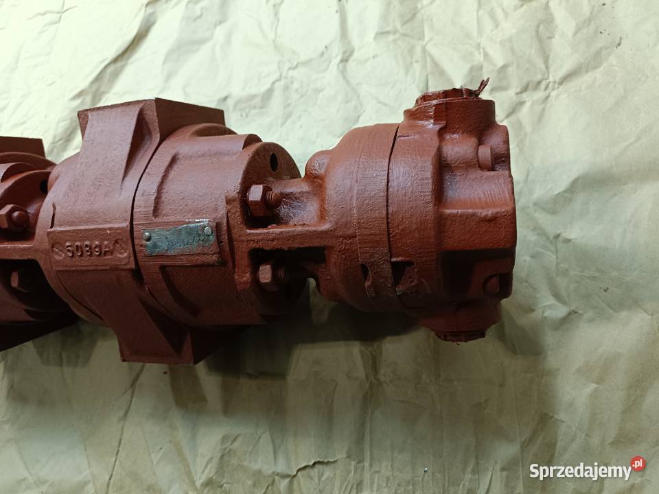 Pompy hydrauliczne z koparki Waryński potrójne
