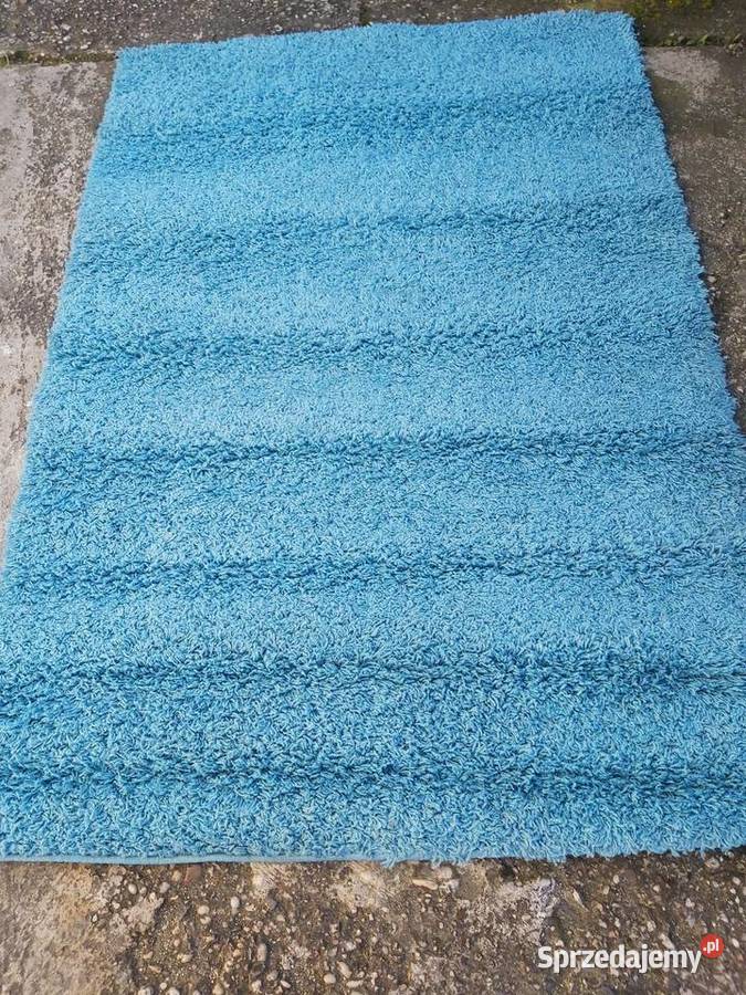 Blekitny dywan o wymiarach 195cmx133 195m