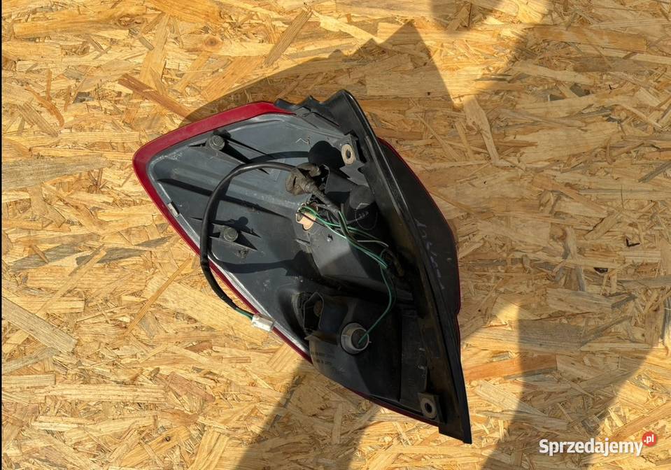 LAMPA PRAWA TYŁ TYLNA SUBARU LEGACY 4 IV KOMBI Międzychód