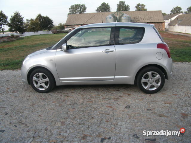 Suzuki Swift welurowa tapicerka Trzemeszno