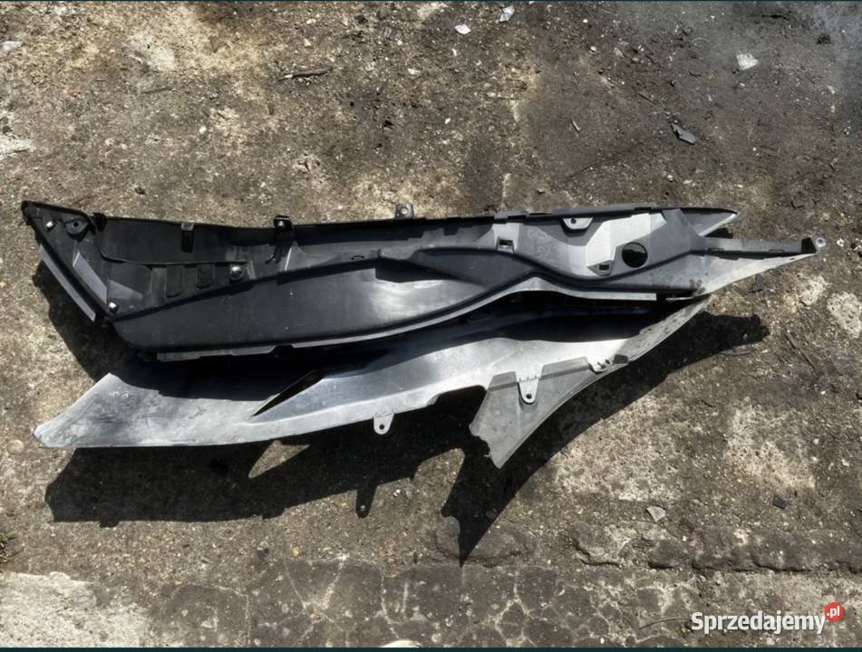 Osłona obudowa bok prawy Suzuki Burgman 400 k7 Szyby i owiewki wielkopolskie Ostrzeszów