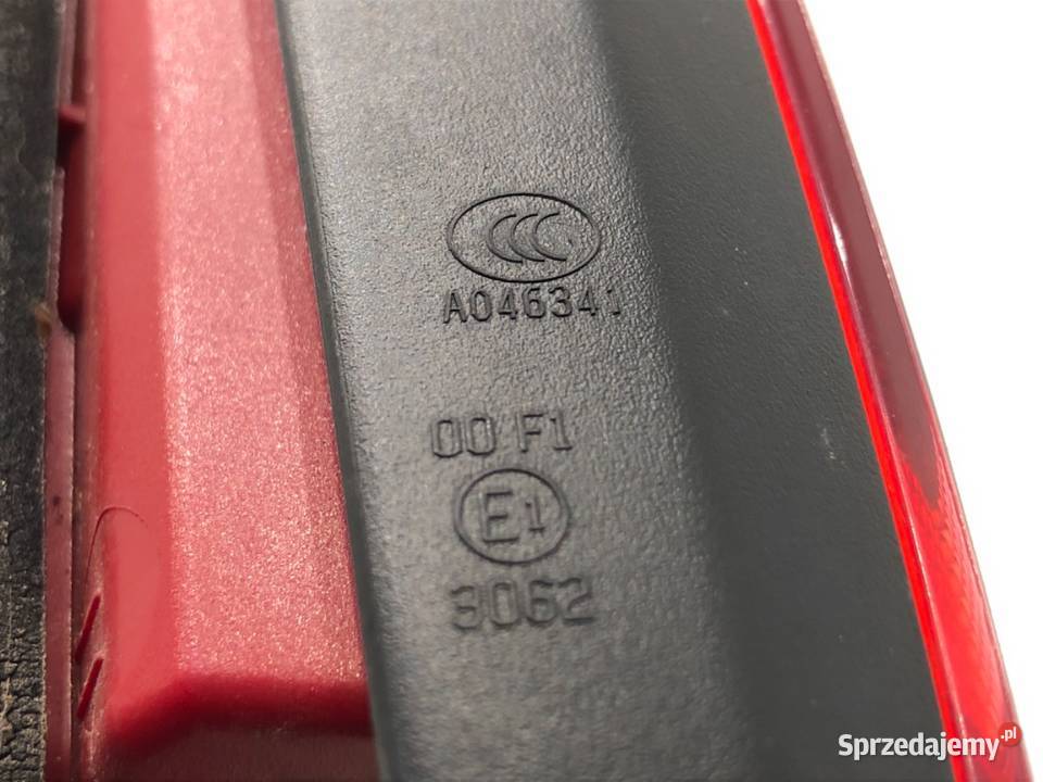 LAMPA TYŁ PRAWA WEWNĘTRZNA VW PASSAT B7 Kombi