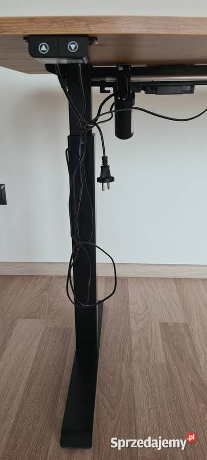 Biuro z elektryczna regulacja