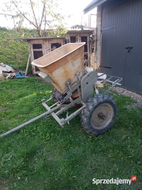 Rozsiewacz do nawozu kos nieuszkodzony Miechów