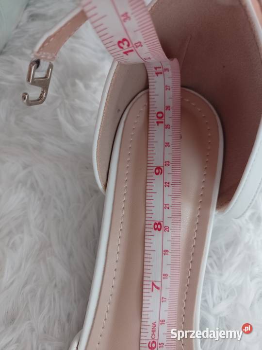 4142 Ekskluzywne białe czółenka wieczorowe z 26.5cm Czółenka