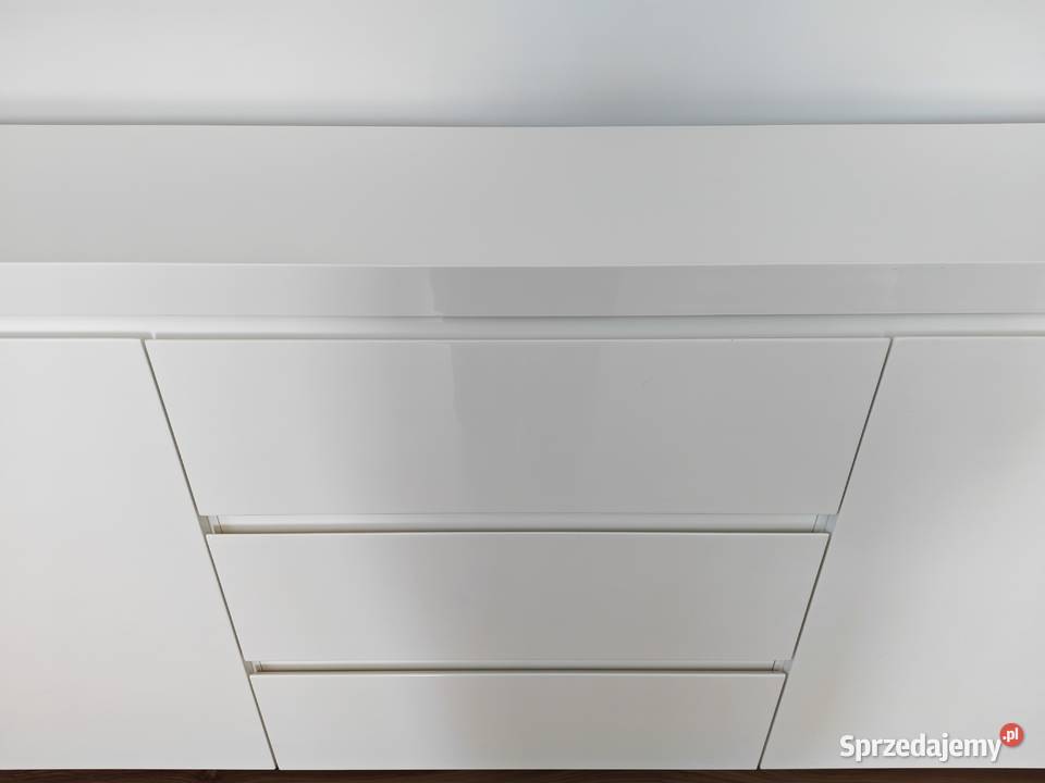 Komoda biała połysk na nóżkach 167x74 Mszana