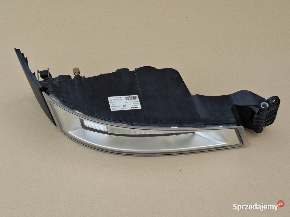 VOLVO FH4 HALOGEN PRAWY LAMPA PRZECIWMGIELNA Bieleń