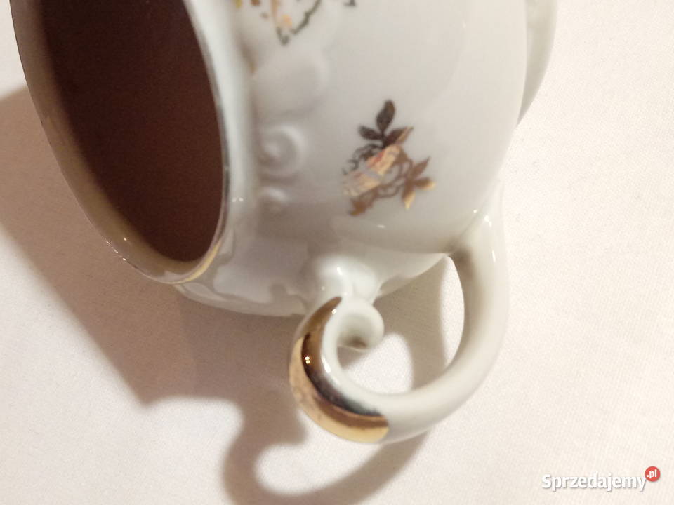 porcelanowy stary mlecznik z talerzykiem Piotrówek