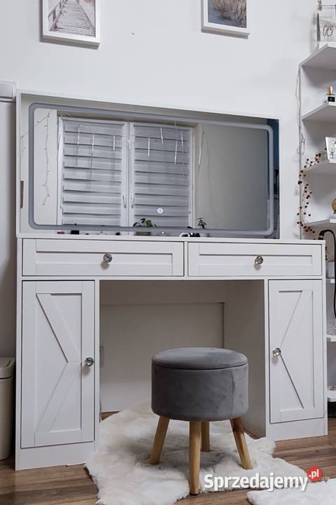 Toaletka z dużym podświetlanym lustrem Toaletki sprzedam