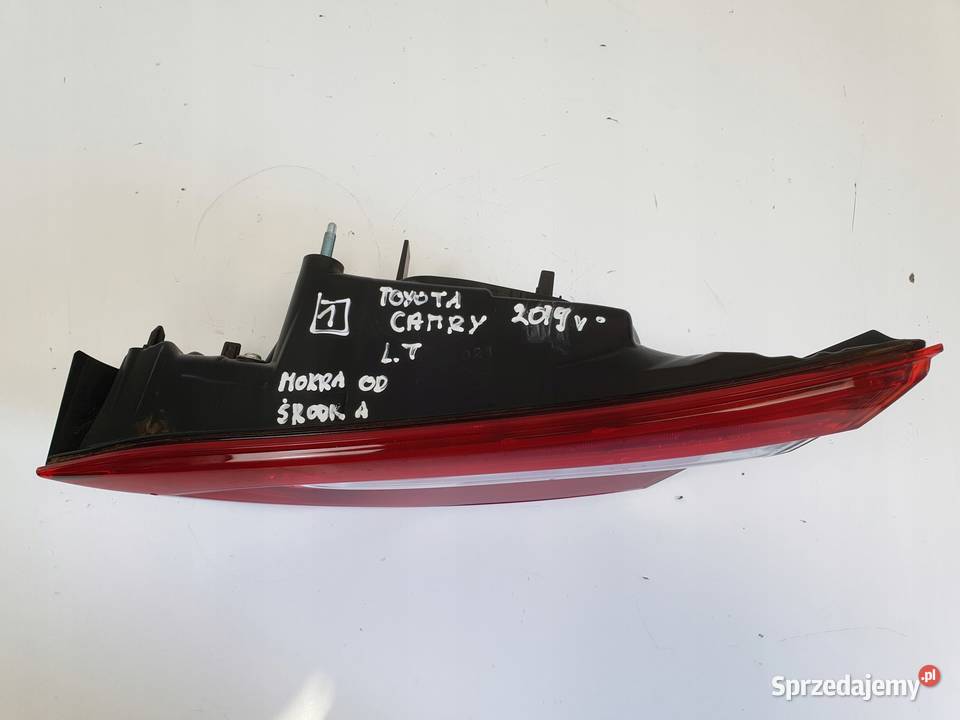 Toyota CAMRY VIII 8 2019r LED TYLNIA TYLNA LAMPA osobowe Janów sprzedam