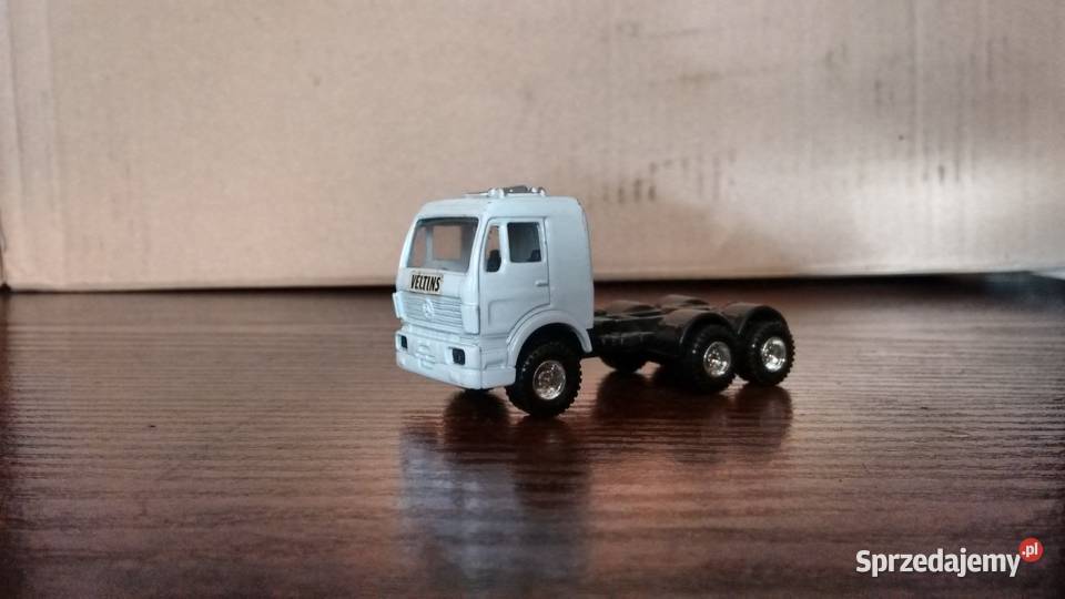 mercedes ciagnik siodłowy MAISTO 2534