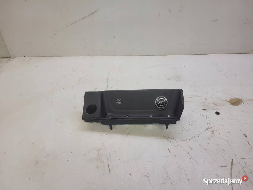PÓŁKA TUNELU ŚRODKOWEGO AUDI A4 B9 A5 8W1864131C Przystajń