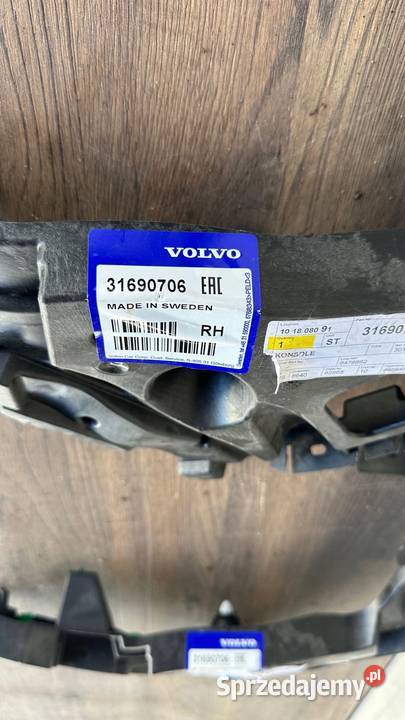 VOLVO XC40 II ŚLIZG MOCOWANIE ZDERZAKA TYLNE Części samochodowe Gorzów Wielkopolski