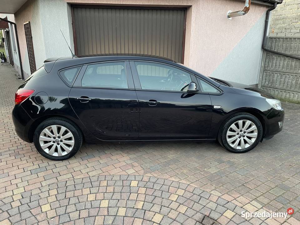 Opel astra J 16 benzyna klima Alu piękne auto Częstochowa
