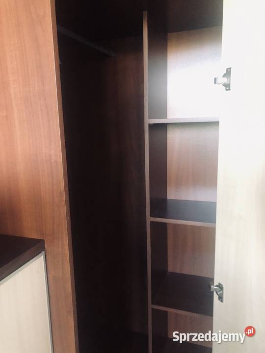 Sprzedam pojemną szafę na odzież